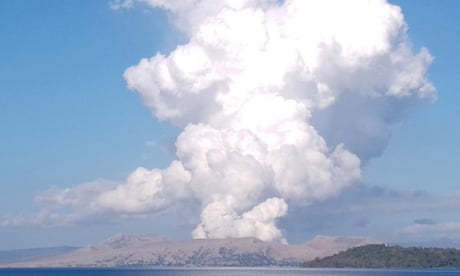 Taal volcano: thousands flee after eruption in Philippines