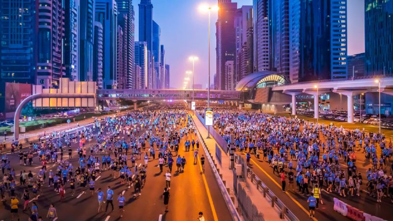 Tens of thousands transform Dubai into one giant running track.