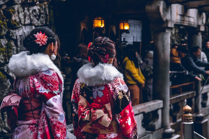 The Rise of Solo Travel in Japan: Exploring the Trend and Top Attractions for Peripatetic Tourists