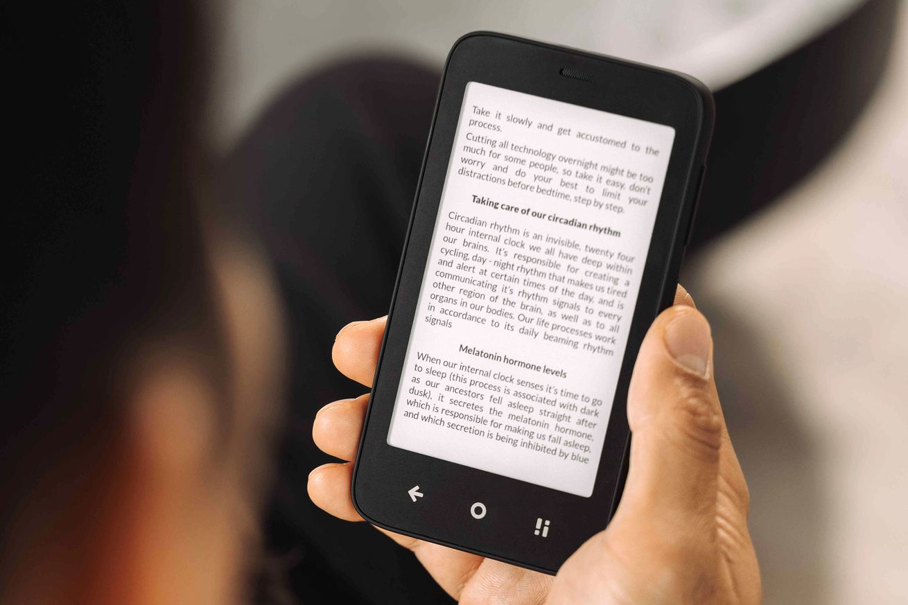 This pocket-friendly e-reader also wants to be your minimalist phone