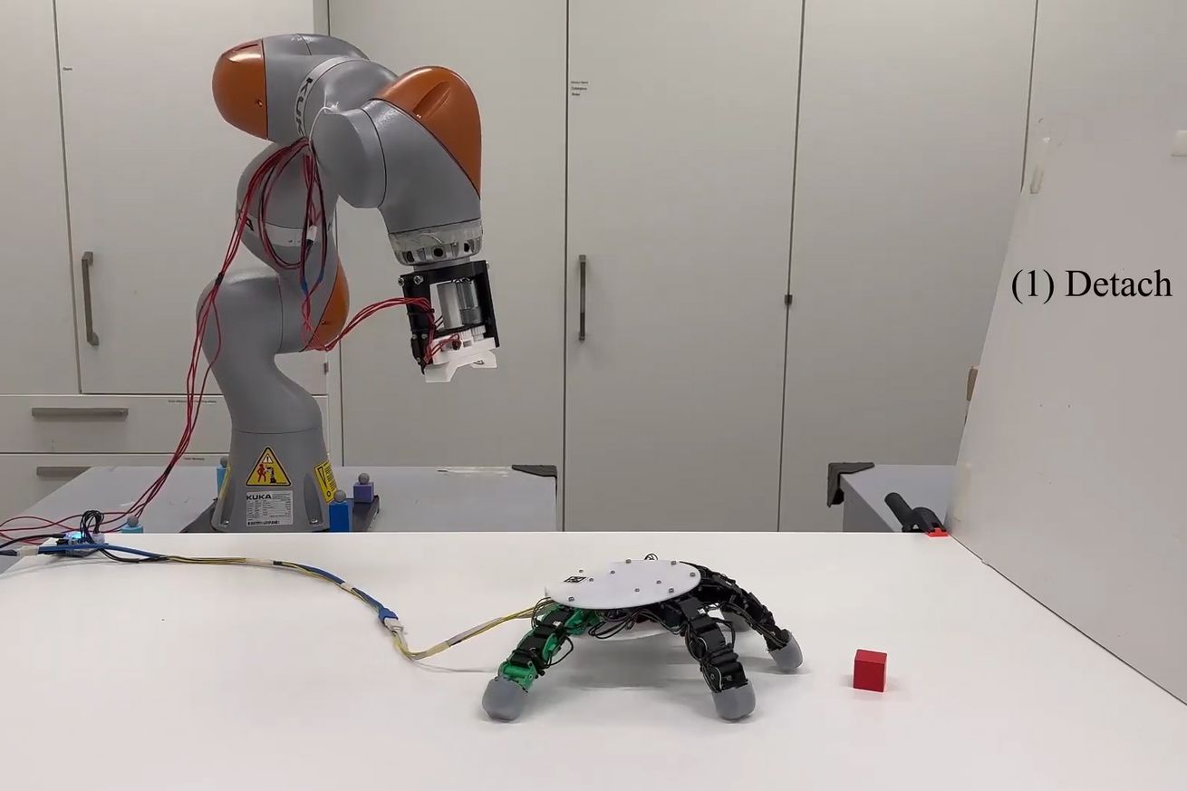 This robot arm can detach its hand to grab things