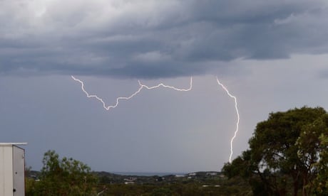 Thousands without power in Victoria as dangerous thunderstorms lash state