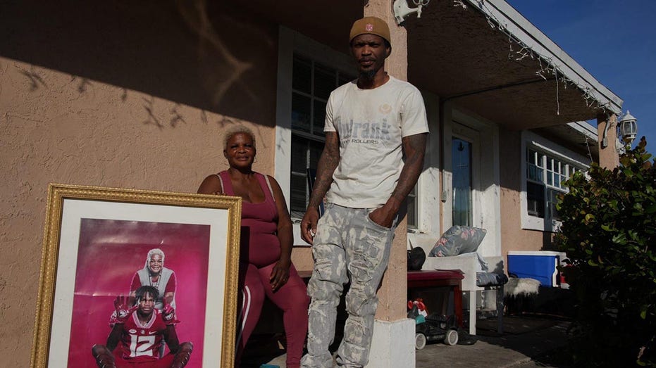 Travis Hunter's father, currently on probation, gets permission to attend NFL Draft