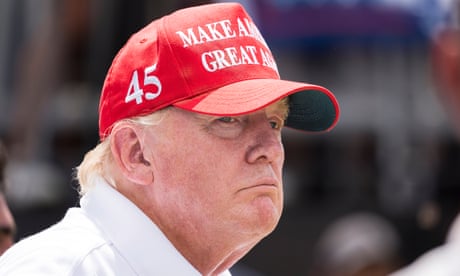 Trumps golf course photo with Philadelphia mob boss raises questions