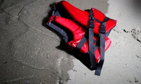 UK coastguard �left Channel migrants adrift� in lead-up to mass drowning