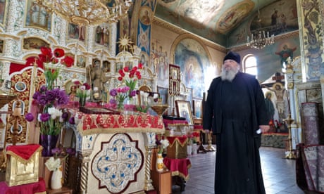 Ukrainian priests pursue unholy row in burned-out Borodyanka