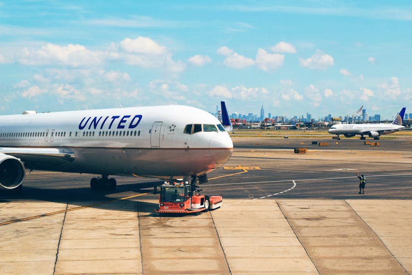 United Airlines Flight Boeing 737 MAX 9 Returns to Chicago After Coyote Strike During Takeoff: Here is What You Need To Know More About Emergency Landing