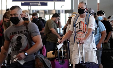 US federal judge strikes down mask mandate for airplanes and public transit