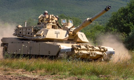 US joins Germany in sending tanks to Ukraine as Biden hails �united� effort