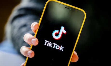 US threatens to ban TikTok unless Chinese owners divest