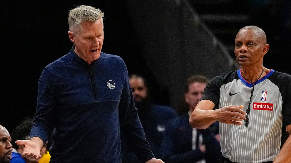 Warriors' Steve Kerr calls for NBA referees to whistle more traveling violations: 'It's a problem'