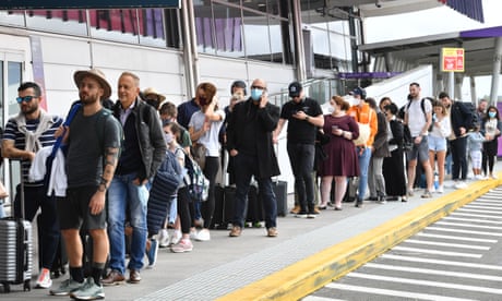 Why are there long queues at Australian airports  and what is being done to fix it?