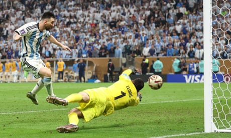 World Cup final referee responds to French criticism with phone photo